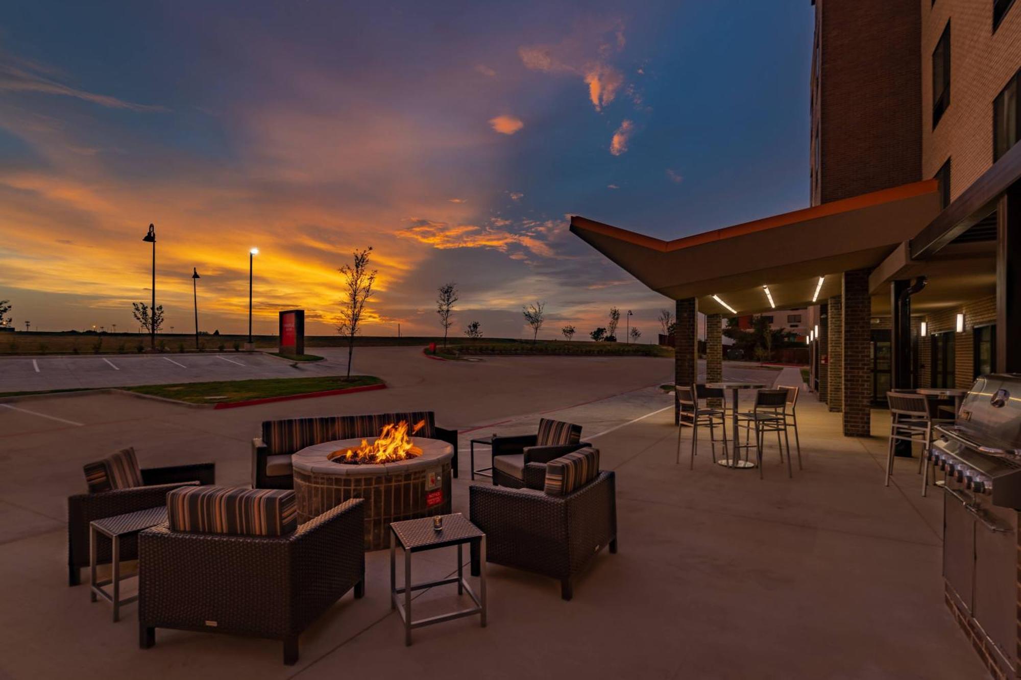 Towneplace Suites By Marriott Dallas Mesquite Exterior photo